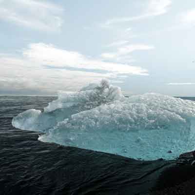 J&ouml;kuls&aacute;rl&oacute;n Diamond Beach  Diamond Beach gro&szlig;er Eisberg